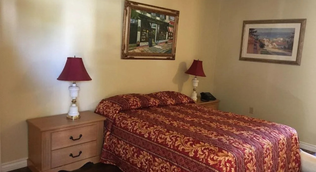 Vista Pines Motel, Забронировать Мотель Эль-Кахон San Diego County, рядом с Art World Western Heritage Gallery