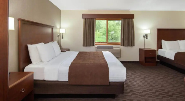 Четырёхместный люкс AmericInn by Wyndham Ironwood