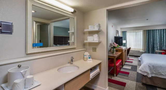 Двухместный люкс c 1 комнатой Hampton Inn San Francisco Airport