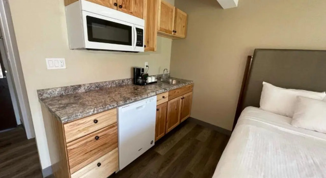 Номер Deluxe Fairway Inn & Suites