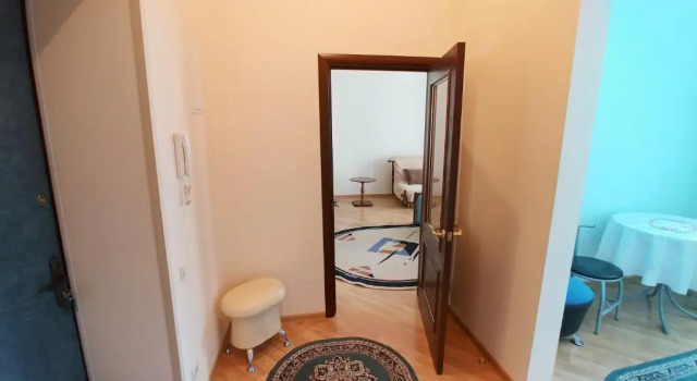 One-Room 3 Kostelna Str. On Maidane Nezalezhnosti, Забронировать Отель Отели Киева с парковкой, рядом с Андреевский спуск, Парковка