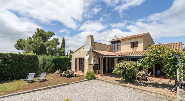 Villa in Beaufort With Pool & Views, Réserver Villa Olonzac Canal du Midi