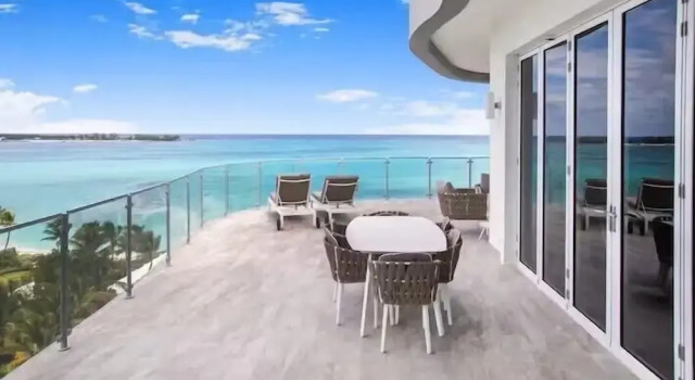 Апартаменты Luxury с 3 комнатами с видом на океан Garden Villa Condo at ONE Cable Beach