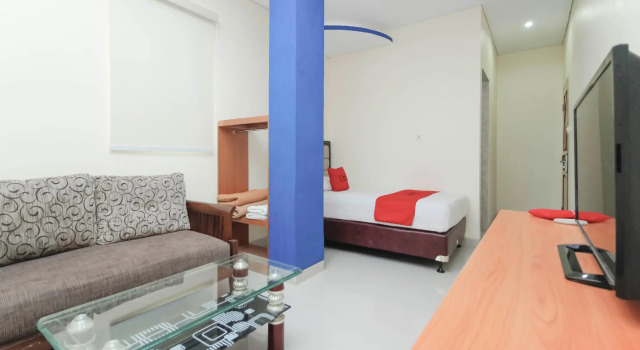 Люкс RedDoorz Plus @ Jalan Pemuda Jakarta