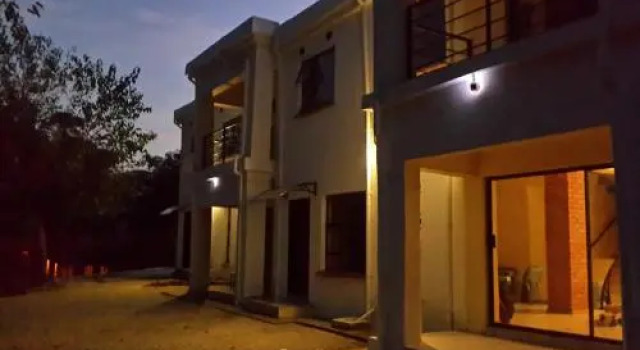Thula Du Estate, Đặt Khách sạn Khách sạn ở Mbaban có hồ bơi, Hồ bơi