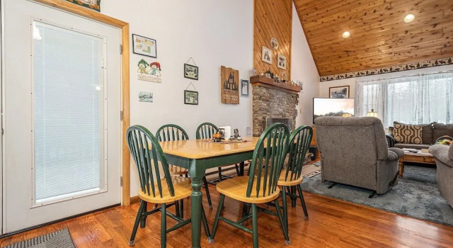 Home Sweet Cabin by Taylor Made Deep Creek, Book Hotel Oakland Maryland