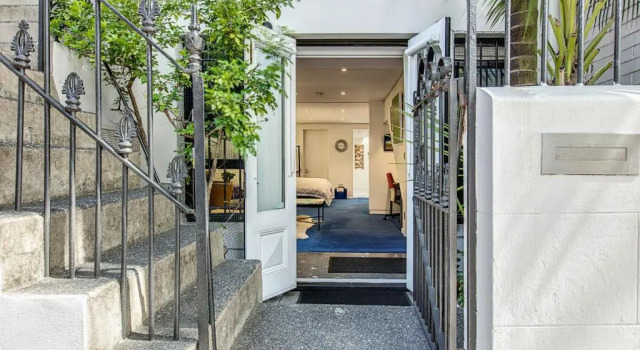 Коттедж Luxe Executive Suite with breakfast and snacks in Paddington near Rushcutters Bay, Darlinghurst, St Vincents