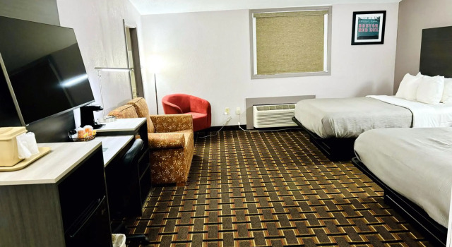 Quality Inn Raynham, Rezerwuj Hotel Hotele w New England z basenem, Basen