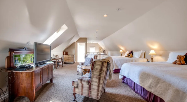 Люкс O Canada House Bed & Breakfast