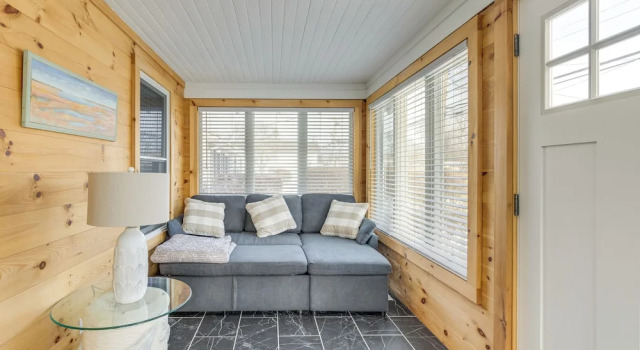 Walk to Harbor, Eats & Shops! Greenport Retreat, Забронировать Дом для отпуска Саутолд Норт-Форк, рядом с Гольф и кантри-клуб Island's End