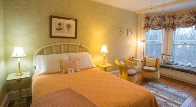 Victorian By The Sea, Book Bed and Breakfast Lincolnville Maine