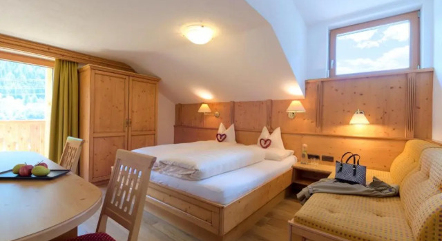 Трёхместный номер Standard с балконом Hotel Traube