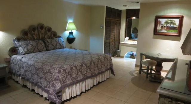 Полулюкс Hacienda Hotel