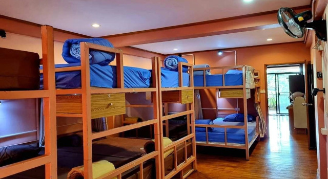 Кровать в общем номере T2B Hostel