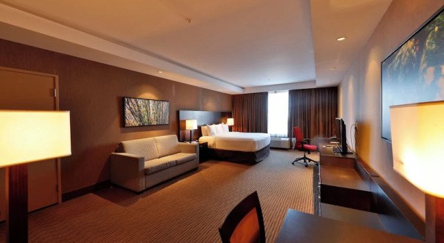 Двухместный номер Deluxe Edmonton Hotel & Convention Center Edmonton