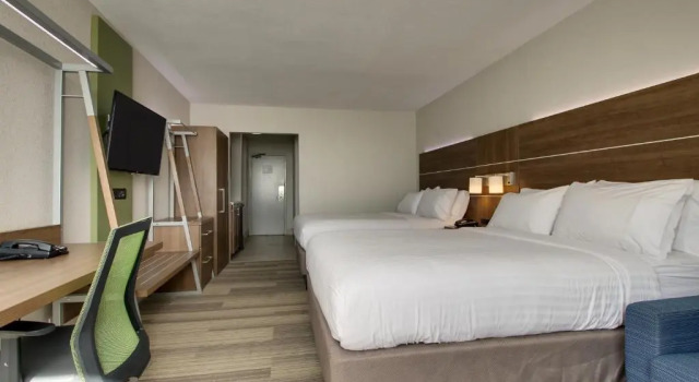 Четырёхместный люкс Holiday Inn Express & Suites Wapakoneta by IHG