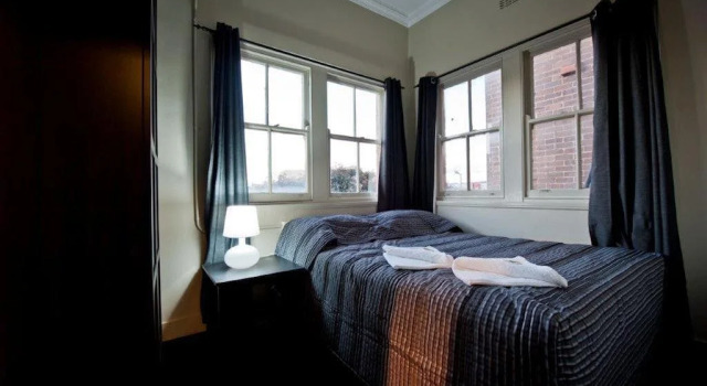 Royal Hotel Queanbeyan, Book Hotel Queanbeyan New South Wales
