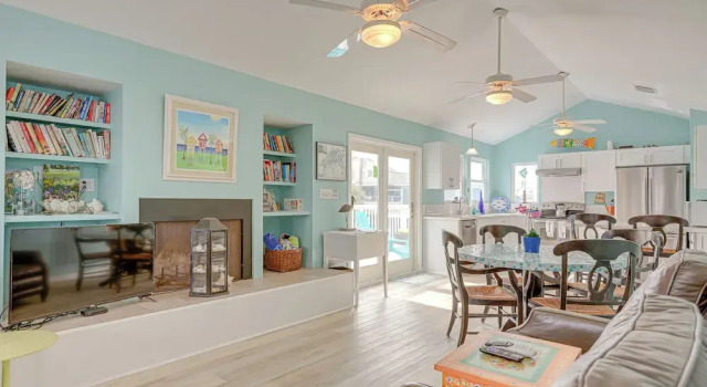 Steps to Beach: Galveston Vacation Rental!, Забронировать Дом для отпуска Галвестон Texas Gulf Coast, рядом с Загородный клуб Галвестона
