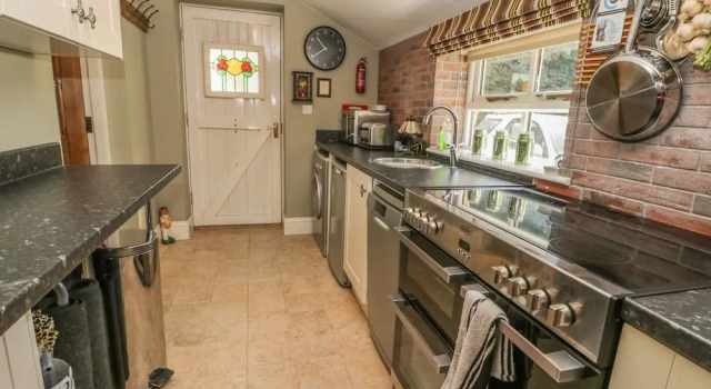Коттедж Londesborough Cottage