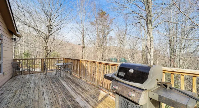 Коттедж 1 Mi to Beech Mtn Skiing: Family Cabin w/ Fire Pit