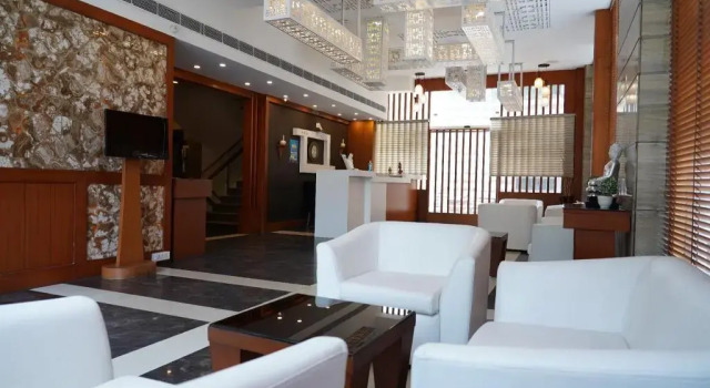 Hotel Coral Star, Забронировать Отель Чандигарх Chandigarh Region, рядом с Торговый центр Elante Mall