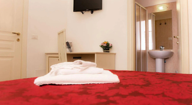 Best Suites Pantheon, Забронировать Отель «постель и завтрак» Пантеон Рим, рядом с Уста истины