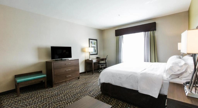 Шестиместный люкс Holiday Inn Express & Suites Spruce Grove - Stony Plain by IHG