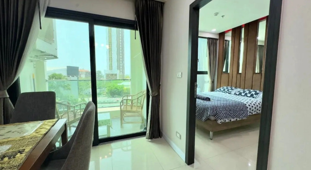 Stylish Low-floor 2-bedroom Sea-view Condo at Dusit Grand Condo View