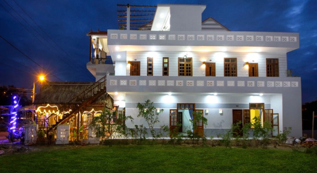 Hoi An Sea Sunset Villa & Bar