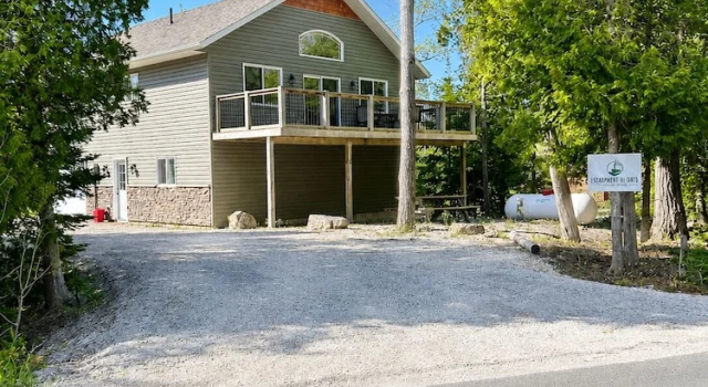 Семейный коттедж с 4 комнатами Escarpment Heights Motel