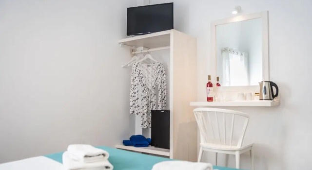Sofia Hotel Santorini, Забронировать Отель Тира Santorini Caldera, рядом с Музей досторического города Тира