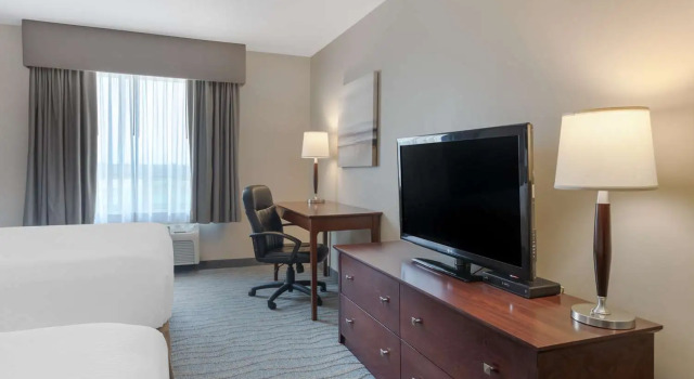 Двухместный люкс с 2 комнатами Best Western Rocky Mountain House Inn & Suites