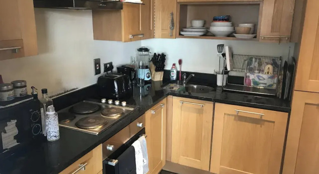 Апартаменты Lovely 2-bed Apartment -sleeps 5 & Parking