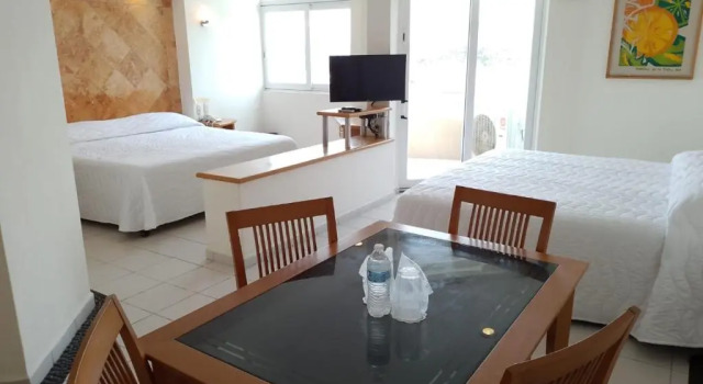 Полулюкс Deluxe Angeles Suites & Hotel