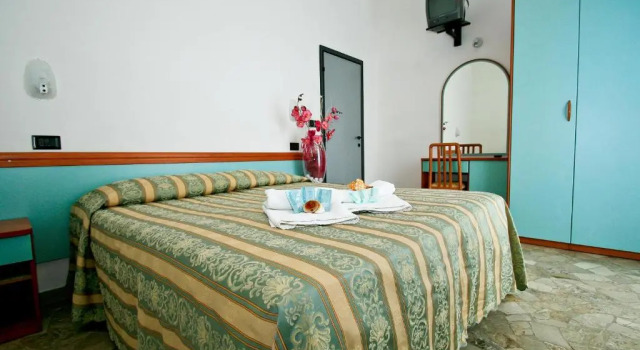 Трёхместный номер Economy Hotel Vernel