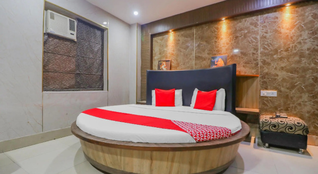 OYO 79423 Hotel Pukhraj, Varaa Hotelli Hotellit Punjab pysäköinnillä, Pysäköinti