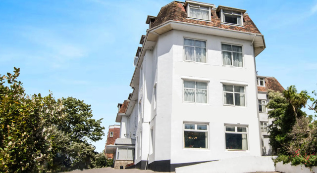 Russell Court Hotel, Varaa Hotelli All inclusive -hotellit kohteessa Merseyside, All Inclusive