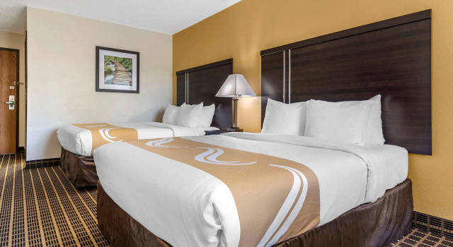 Четырёхместный номер Standard Quality Inn & Suites Warren