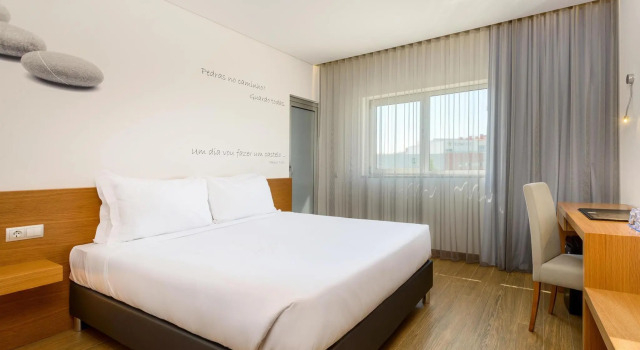 Двухместный номер Deluxe TRYP by Wyndham Leiria