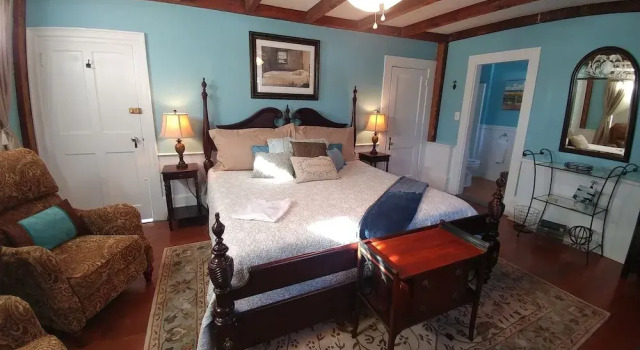 Люкс Classic 2 River Road Inn & Cottages