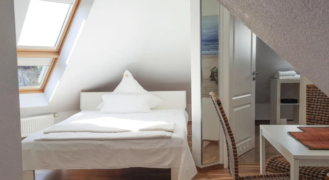 Large, comfortable holiday villa, private garden, Забронировать Дом для отпуска Коттеджи Kolobrzeg Region, Коттедж