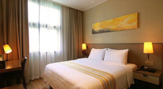 Home Inn Plus Beijing Tuanjie Lake Metro Station