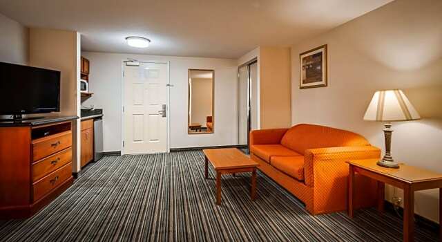 Семейный люкс Best Western Plus Twin View Inn & Suites