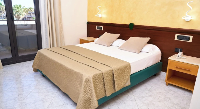 Четырёхместный номер Standard с балконом Hotel Miramare