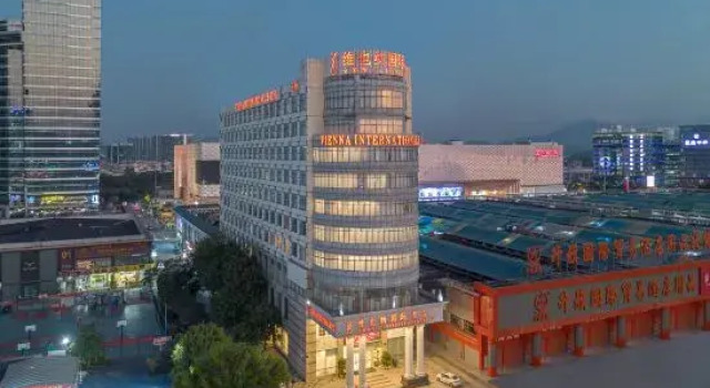 Vienna International Hotel (Shenzhen South China City Wanda Plaza Branch), Rezerwuj Hotel Hotele w Shenzhen z parkingiem, Parking