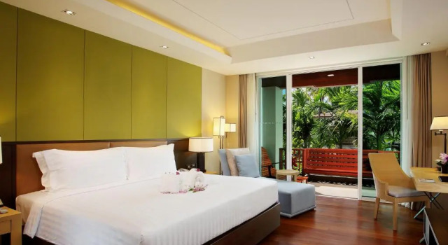 Двухместный номер Premier с видом на бассейн Graceland Khaolak Beachfront Resort