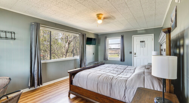 Unit 4 On the Strip! Lake Ozark Gem w/ Pool Access, Book Lejlighed Lake Ozark USA