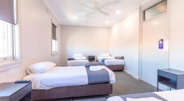 Четырёхместный номер Standard The George Hotel Bathurst