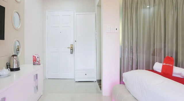 RedDoorz Premium @ Nguyen Thai Son Street, Забронировать Отель Го Вап Хошимин