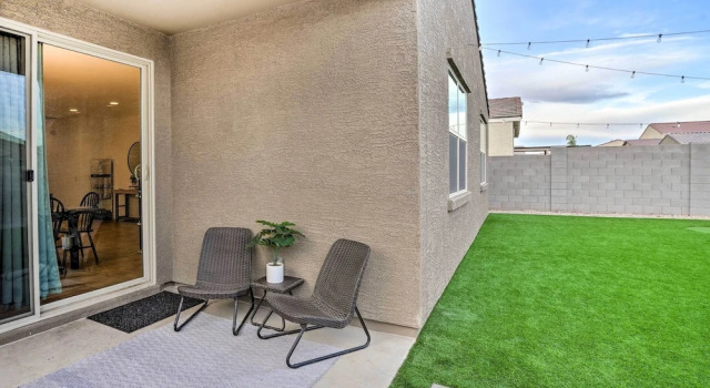 Коттедж New-build Glendale Home w/ Hot Tub + Putting Green